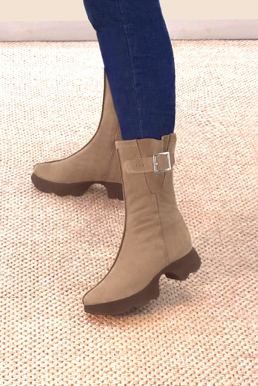 Biscuit beige women's ankle boots with a zip on the inside. Round toe. Low rubber soles. Top view - Florence KOOIJMAN